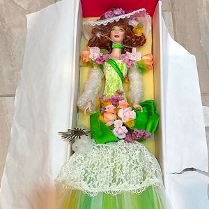 NIB Bob Mackie Spring Beauties